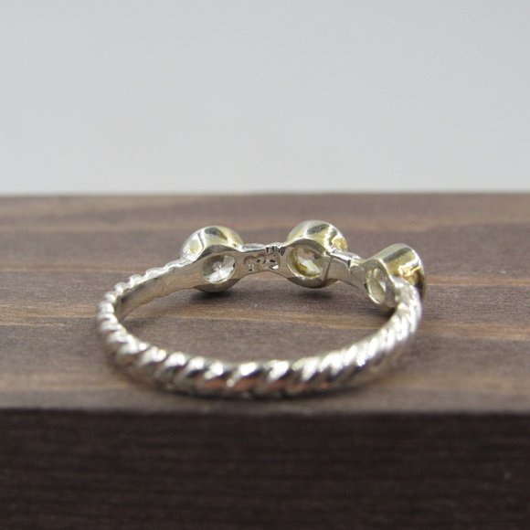 Size 7 Sterling Silver Triple Cubic Zirconia Ring - Picture 5 of 8